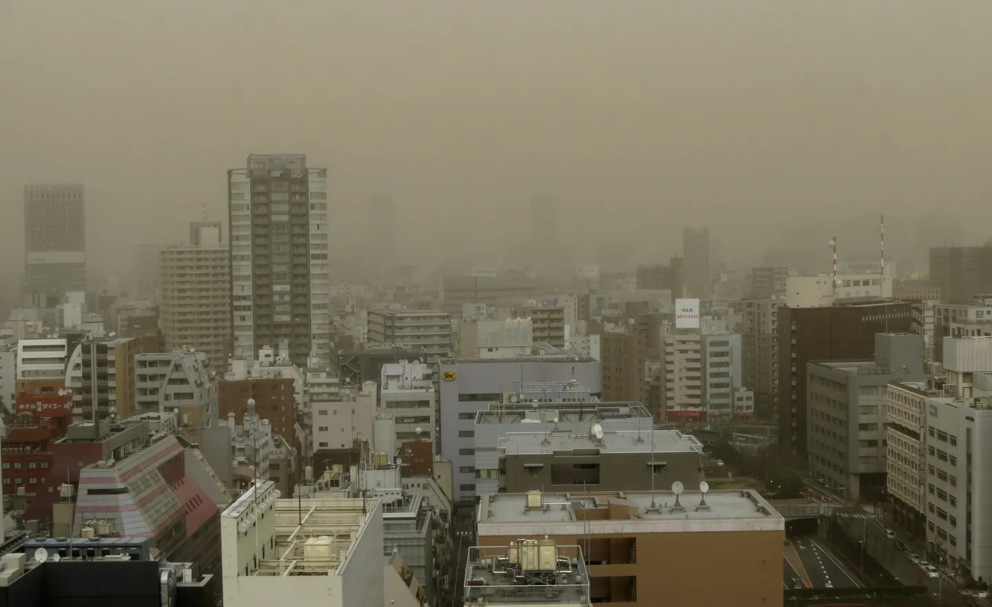 Tokyo kaubanduspiirkond Ginza läbi liivatormi vine.
