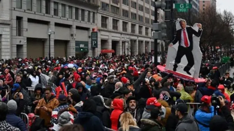 Сторонники Трампа на митинге.