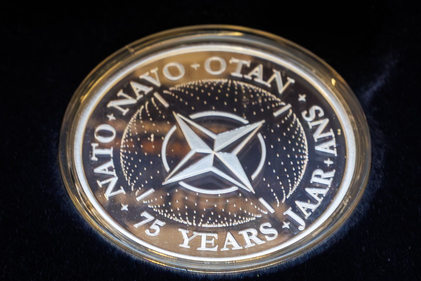 NATO 75 aasta juubeli hõbemünt.
