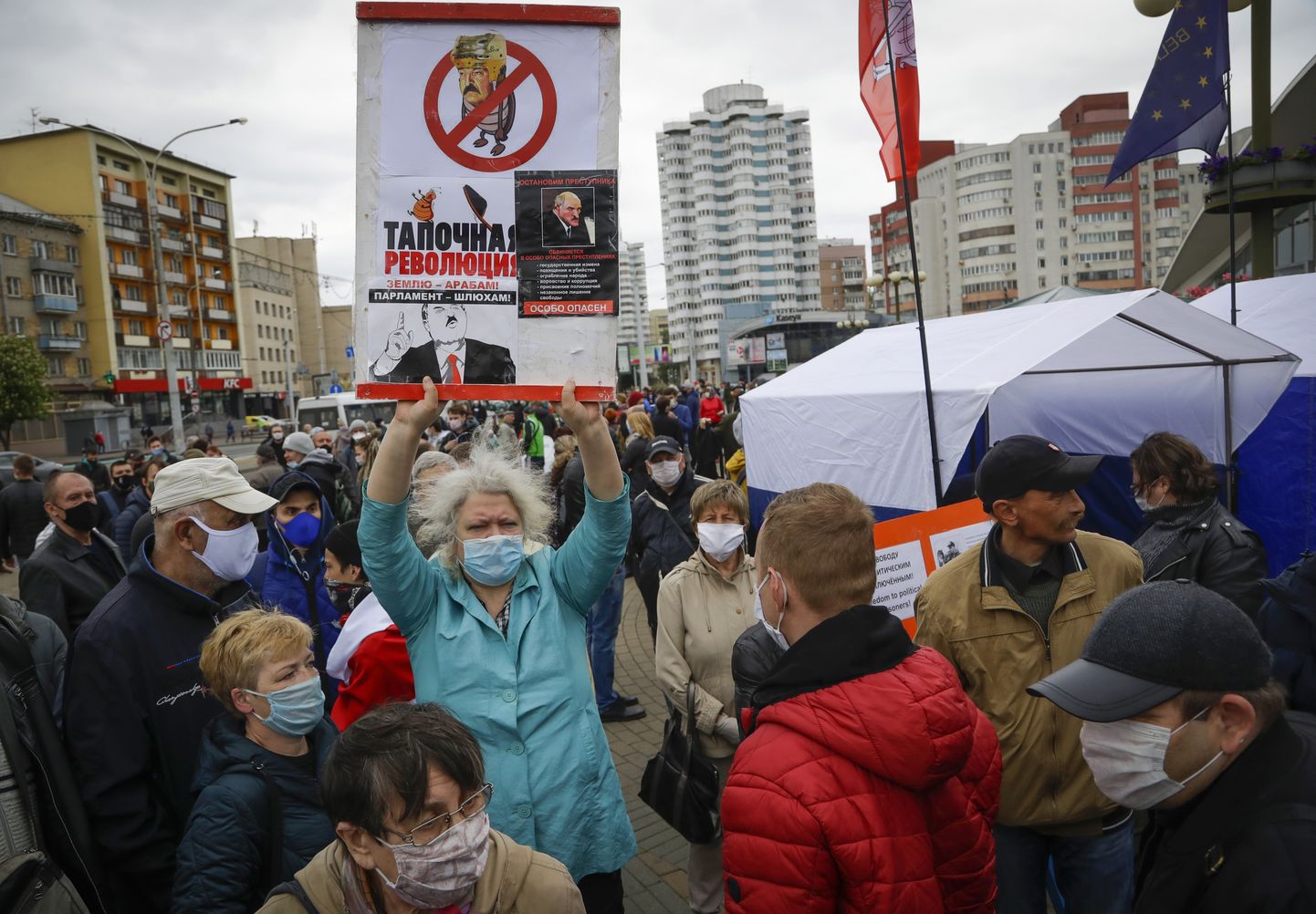 Opositsiooniaktivistid 31. mail Minskis meelt avaldamas.