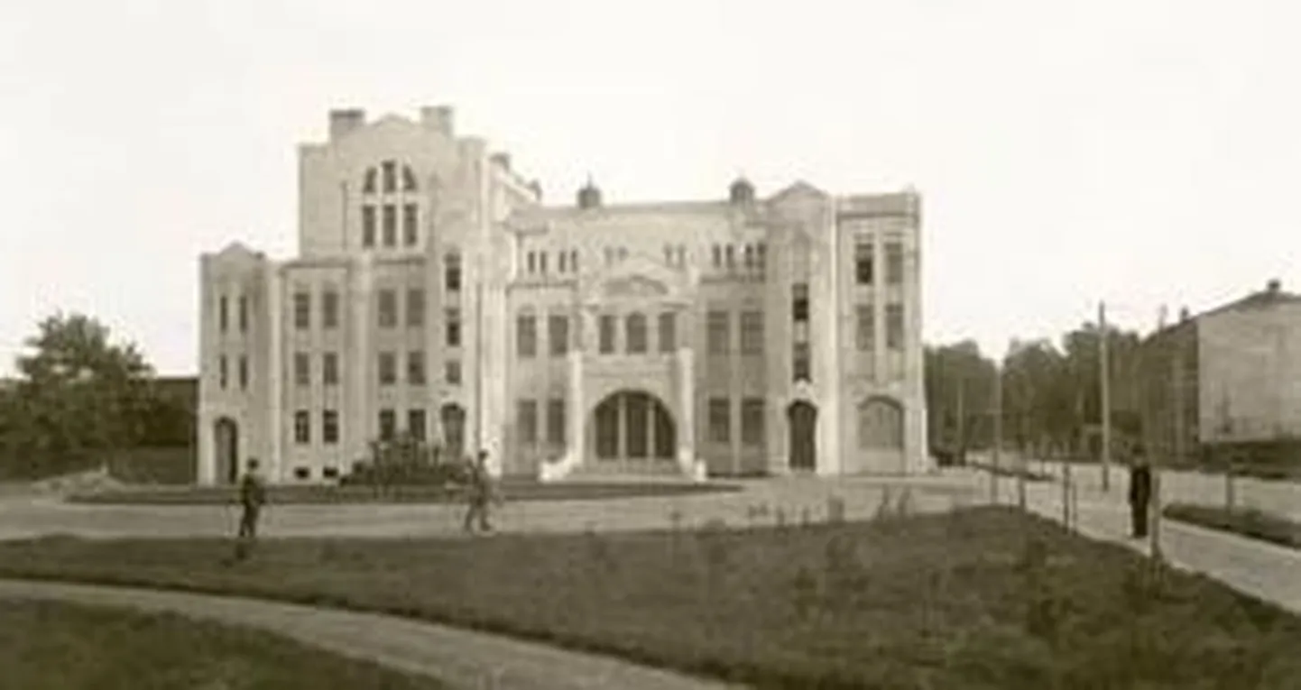 Kunagine Endla teatrihoone, mille kohal asub praegu hotell Pärnu.