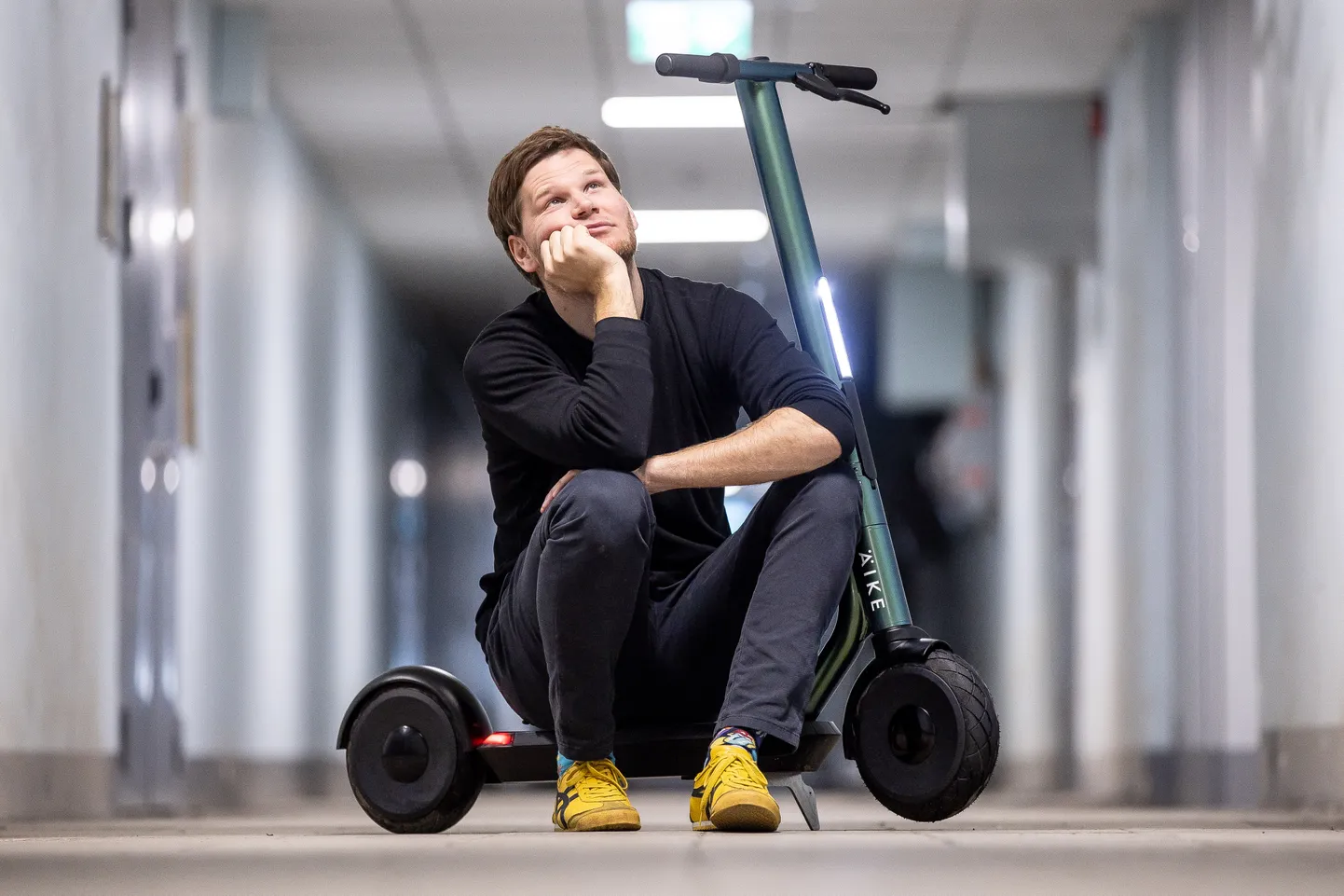 Ettevõtjal Kristjan Marustel on suured ootused. Elektrilised tõukerattad on tulnud tänavatele selleks, et jääda. Väljaspool Hiinat toodetakse neid vaid Tallinnas Kõu Mobility tehases.