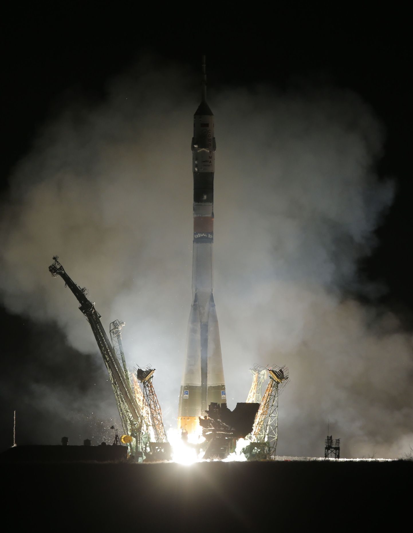 Kanderakett Sojuz-FG stardib koos kosmoselaevaga Sojuz TMA-08M rahvusvahelise uurimisjaama ISS suunas.