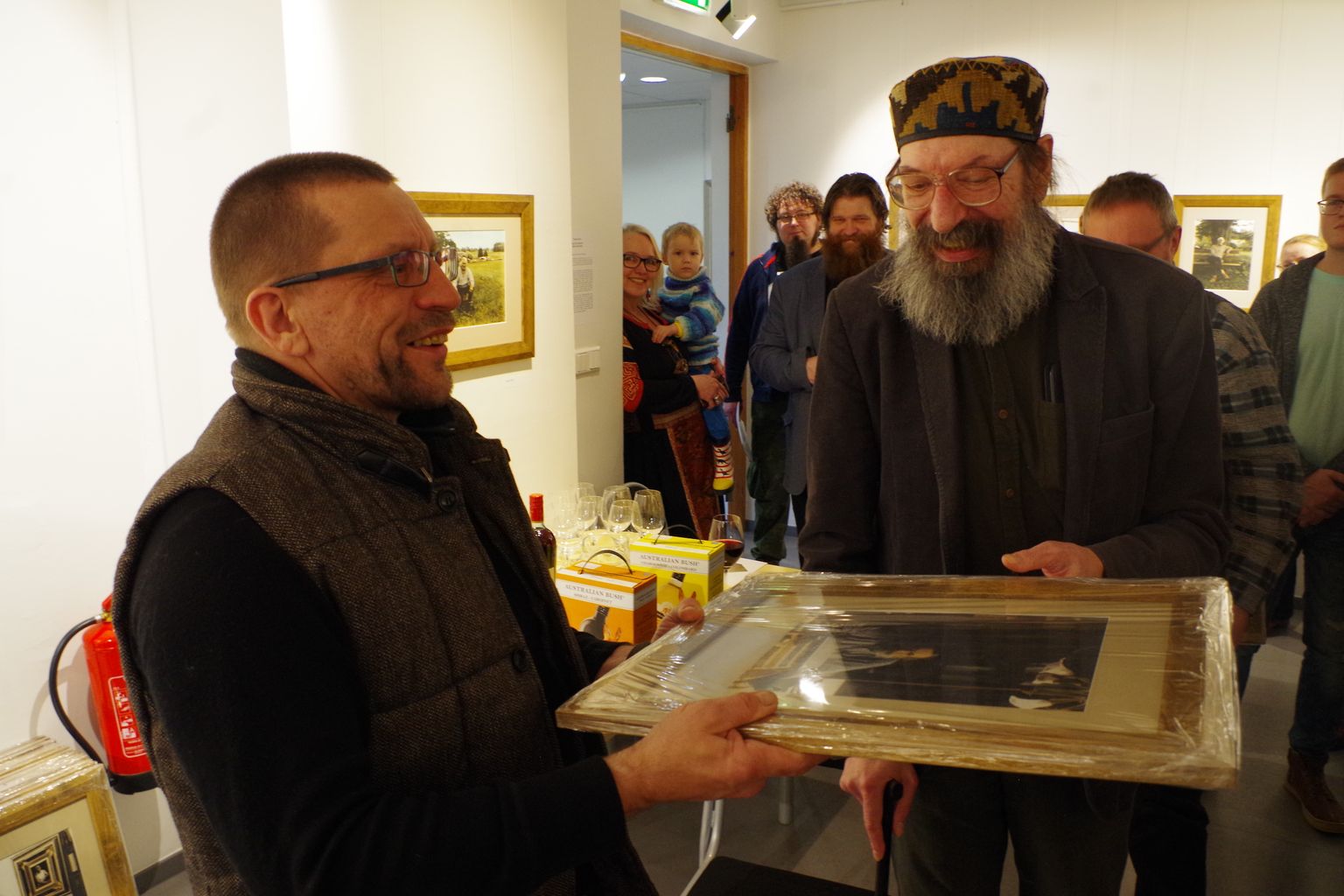 Võrus avati fotokunstnik Toomas Kalve plaatkaamerafotode näitus, kus on portreteeritud Eesti kultuuriinimesi.