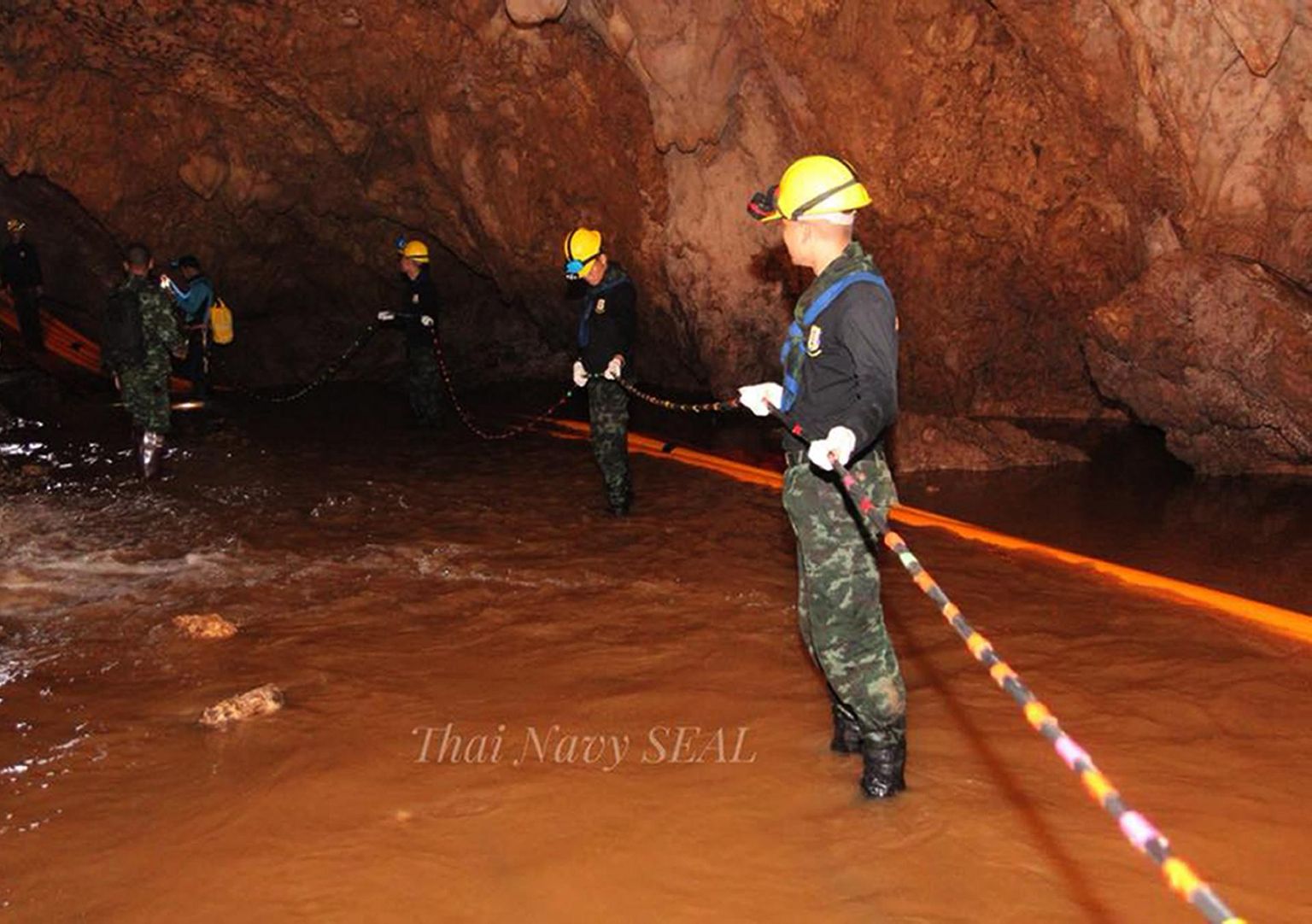 Tai mereväe eriüksuse liikme tehtud foto päästetööde ettevalmistustest Tham Luang Nang Noni koopas Põhja-Tais.