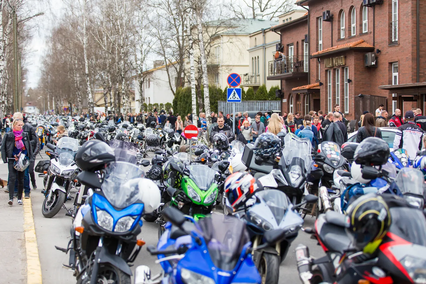 Eesti mootorrattahooaeg avatakse messi ja paaraadsõiduga läbi linna.