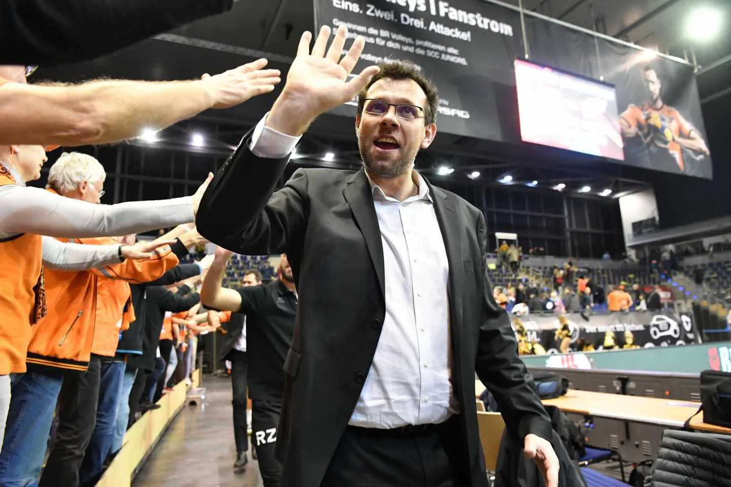 Cédric Enard juhib klubivõrkpallis Saksamaa valitseva meistermeeskonna Berliini Recycling Volleysi vägesid.
