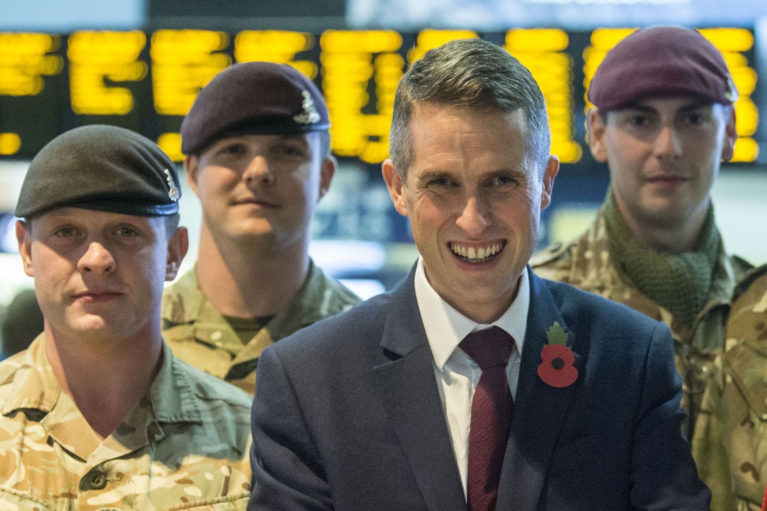 Briti kaitseminister Gavin Williamson koos sõduritega.