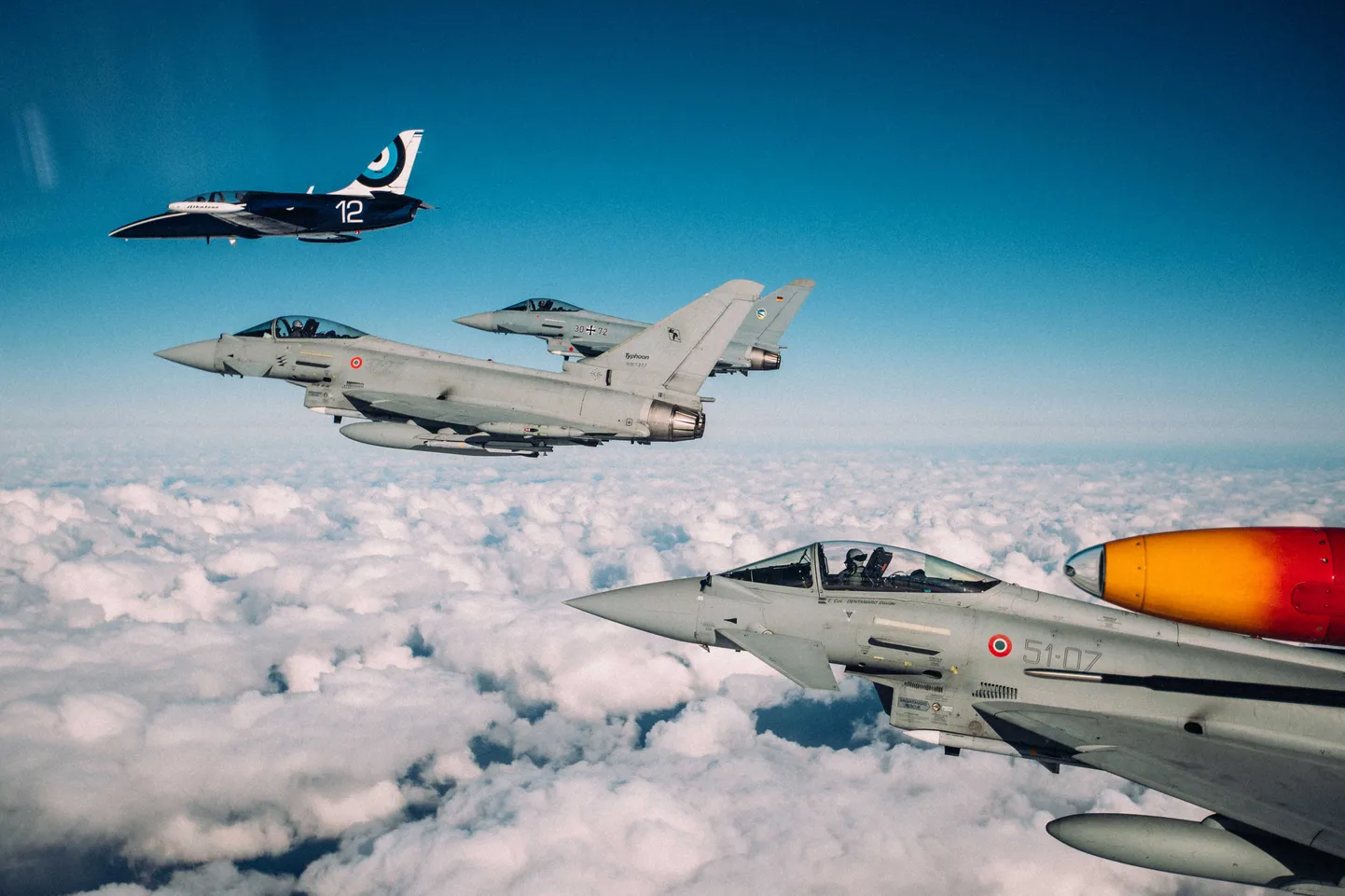 Истребители Eurofighter.