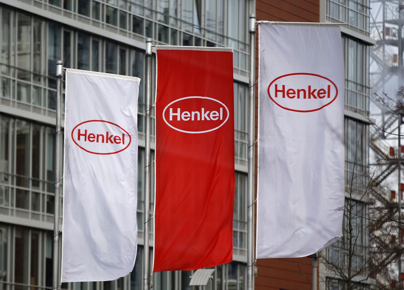 Henkel — одна из немецких компаний, чей реальный уход с российского рынка ожидается аналитиками в течение года.
