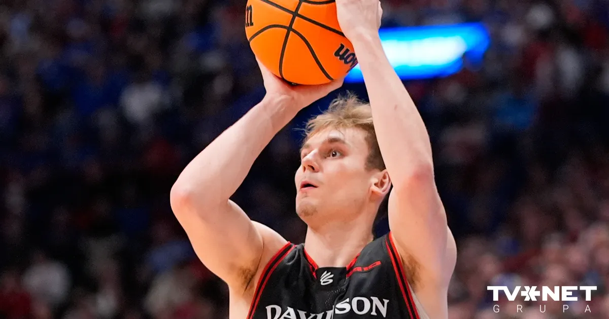 Bloom Breaks NCAA Scoring Record