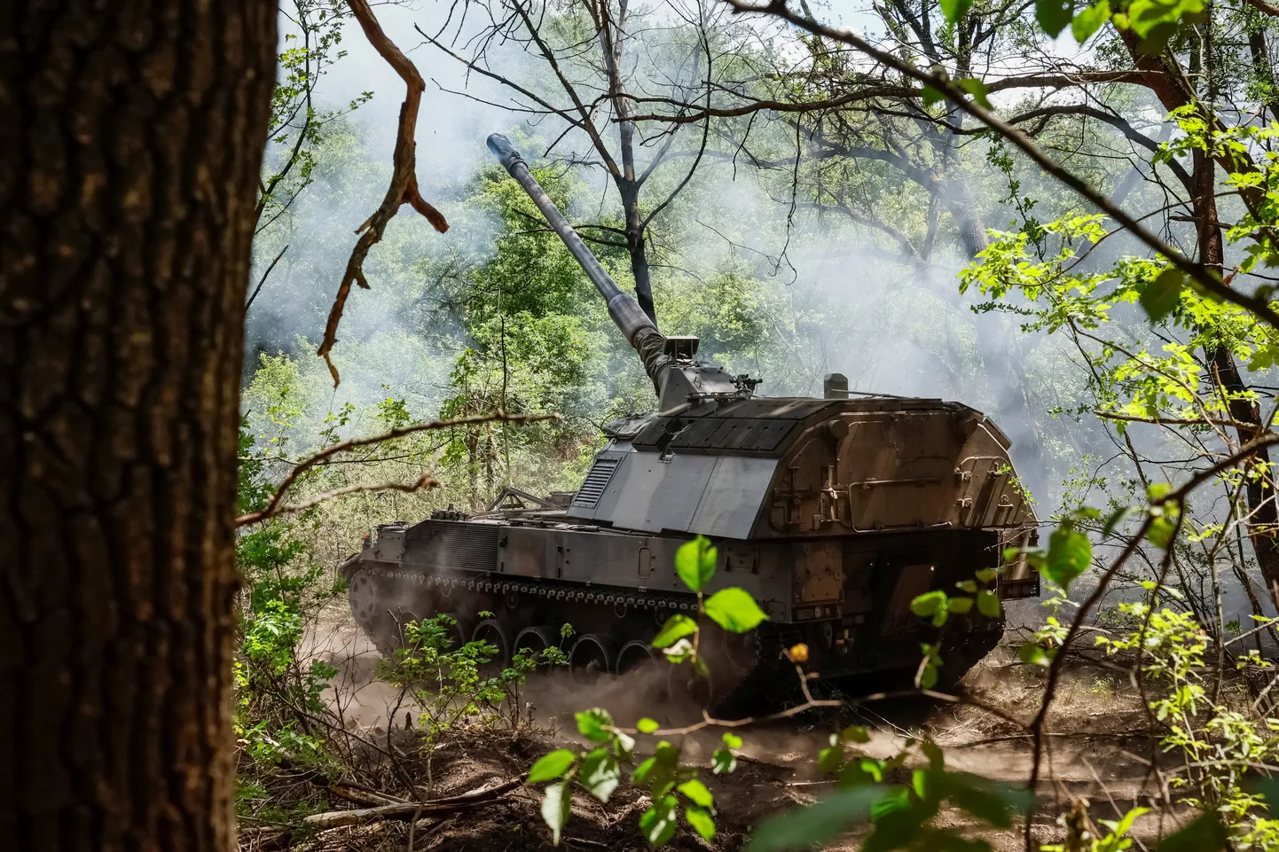 Liikursuurtükk Panzerhaubitze 2000 Ukrainas tegevuses.