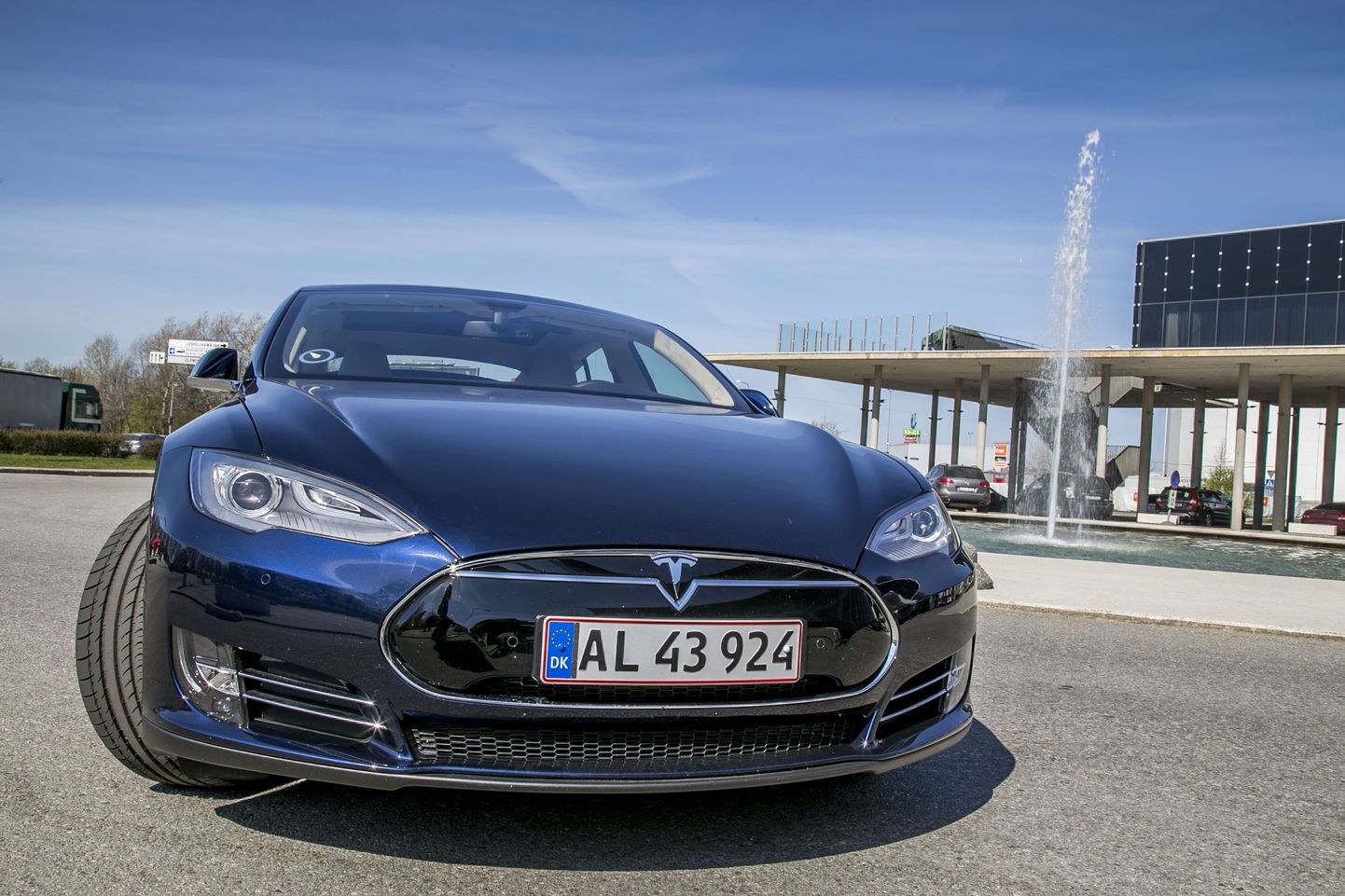 Rallimees Margus Murakas testis Tallinncity jaoks Tesla elektriautot.