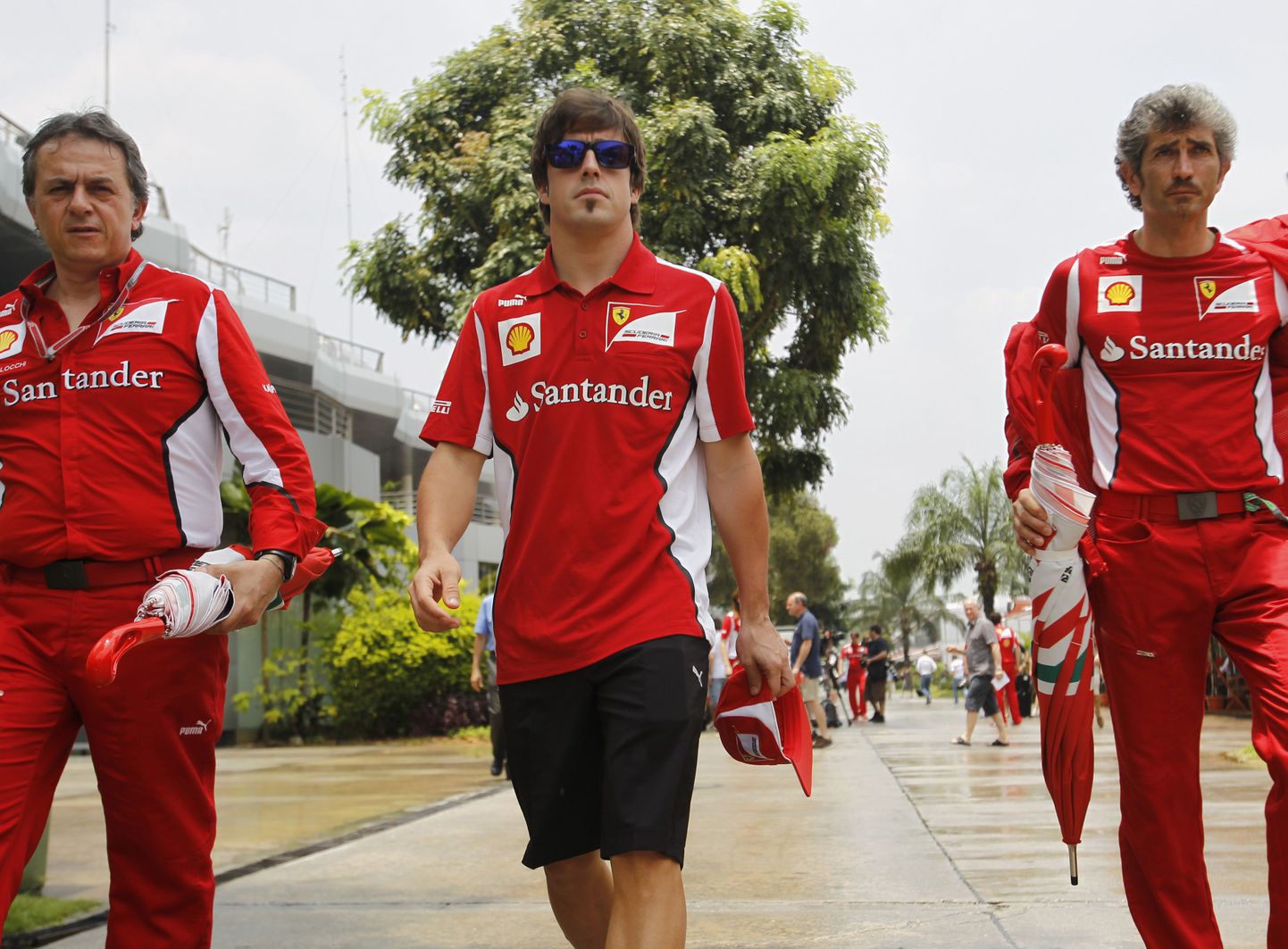 Fernando Alonso ja Ferrari meeskond käisid Marco Simoncellit mälestamas.