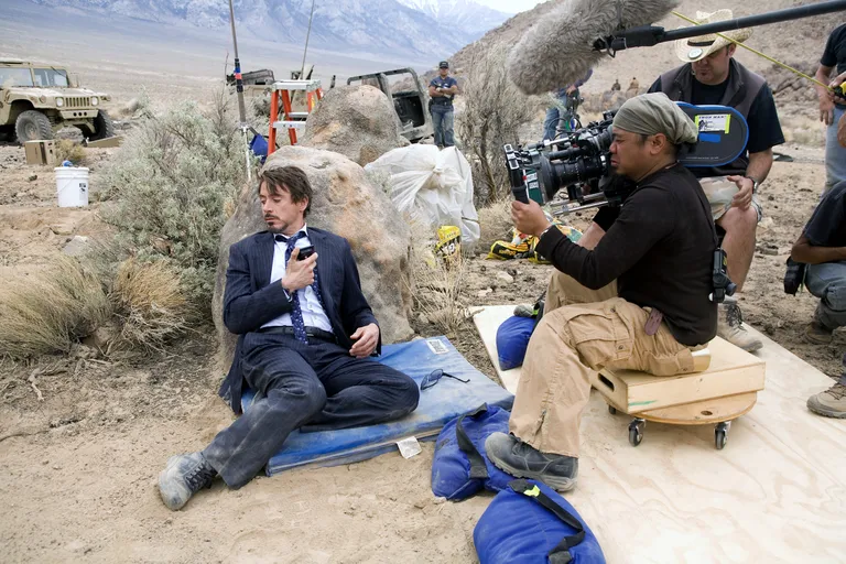 Matthew Libatique Robert Downey Jr.-iga filmi «Raudmees» võttel (2008).