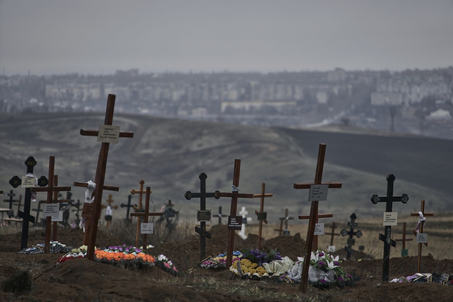 Värsked hauad Ukrainas asuvas Bahmutis.