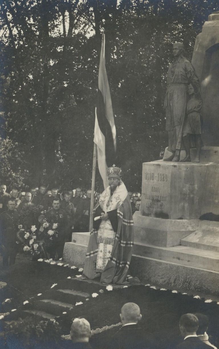 Metropoliit Aleksander Vabadussõjas langenud sõjaväelaste mälestussamba avamisel Viljandis 19. septembril 1926.