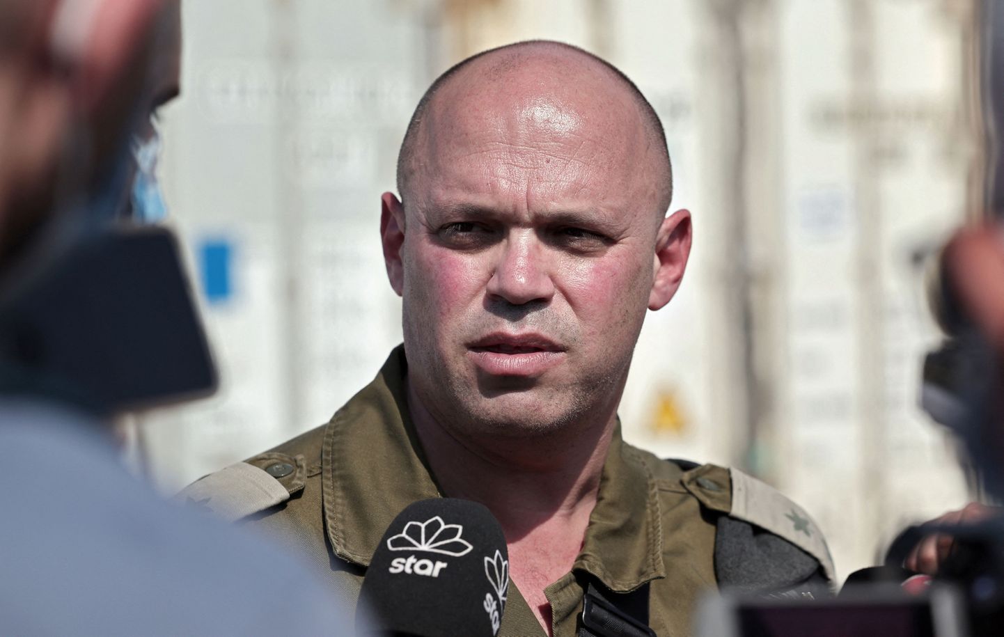 Iisraeli armee üks kõneisikuid kolonelleitnant Richard Hecht.