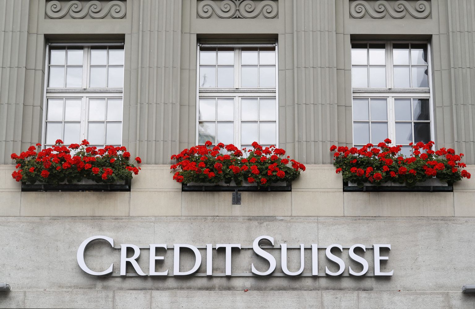 Credit Suissei juhid üritasid nädalavahetusel rahustada suurkliente, tehingute vastaspooli ja investoreid