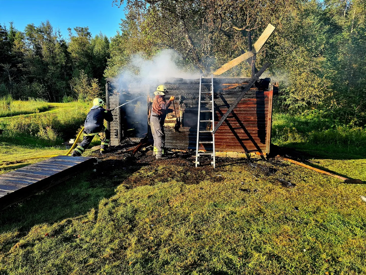 Setomaa vallas Lepä külas põles laupeäval maha suitsusaun.