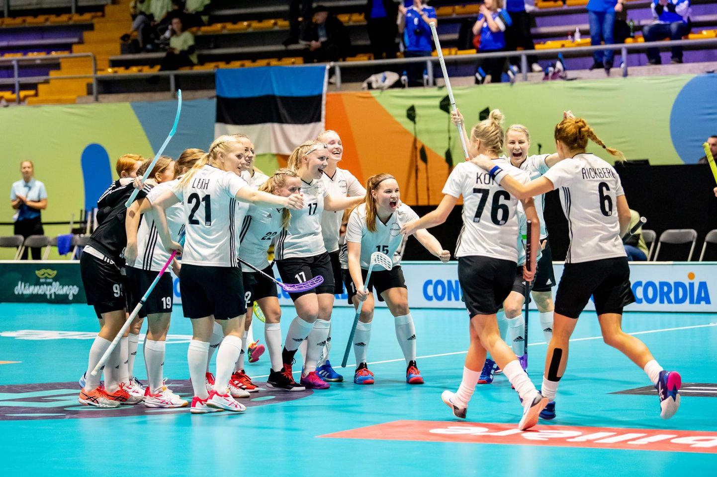 Eesti (valges) ja Taani naiskonna vahelises mängus lõid eestlased küll mitu väravat, kuid matši võitsid taanlased.