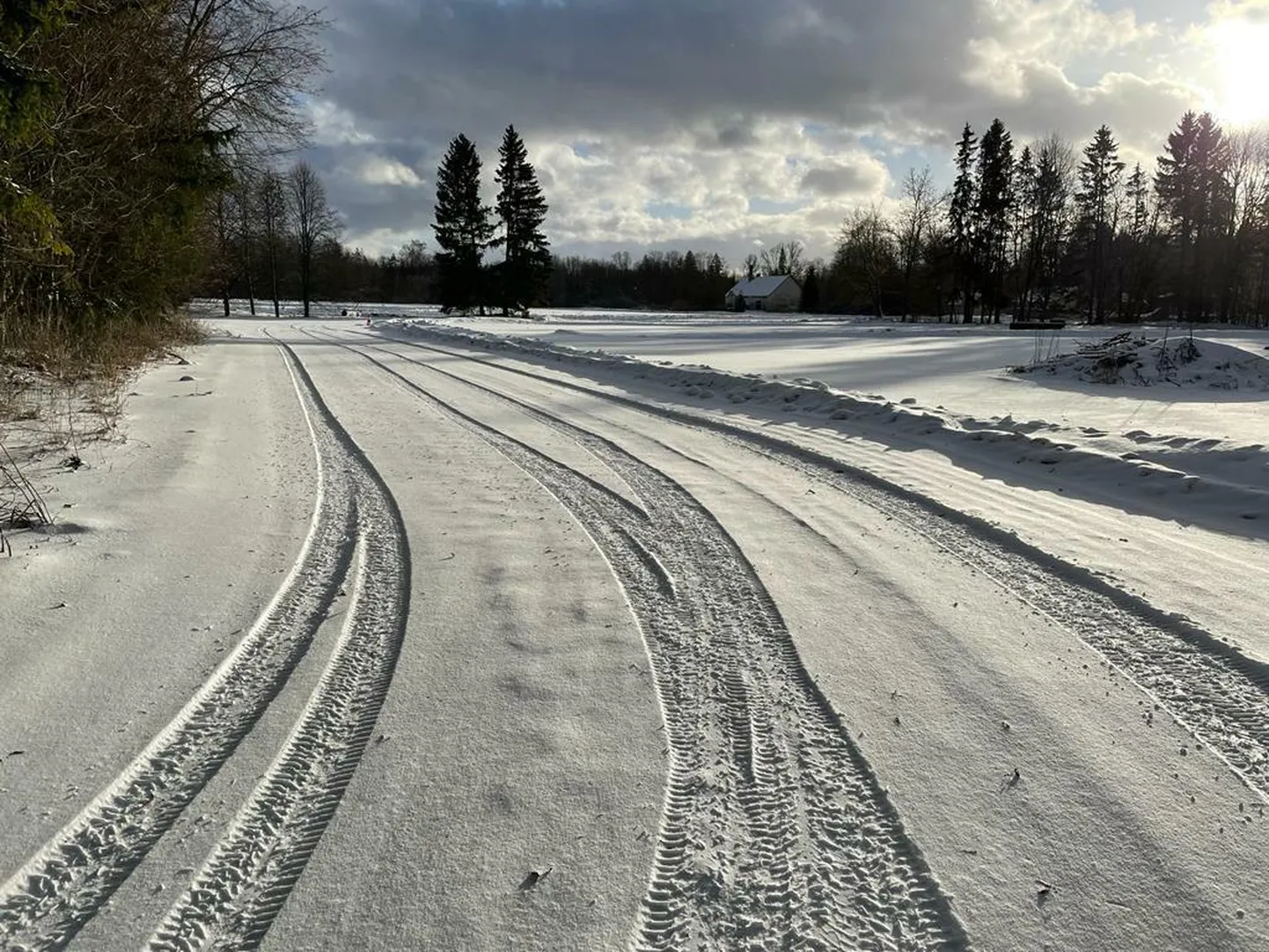 Reede hommikul valitsesid Simuna rallirajal ideaalilähedased olud.
