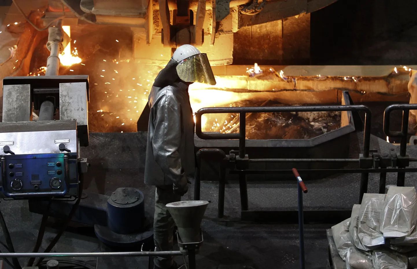 Saksa majandus tõmbab tõusule ka ülejäänud eurotsooni. Pildil terasesulataja ThyssenKruppi Duisburgi valukojas.