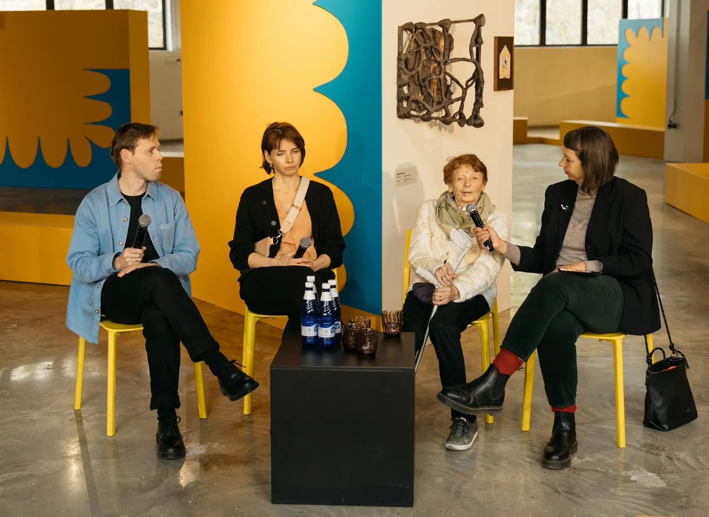 Eiko Ojala, Anne Pikkov, Evi Tihemets ja Maarin Ektermann vestlusringis