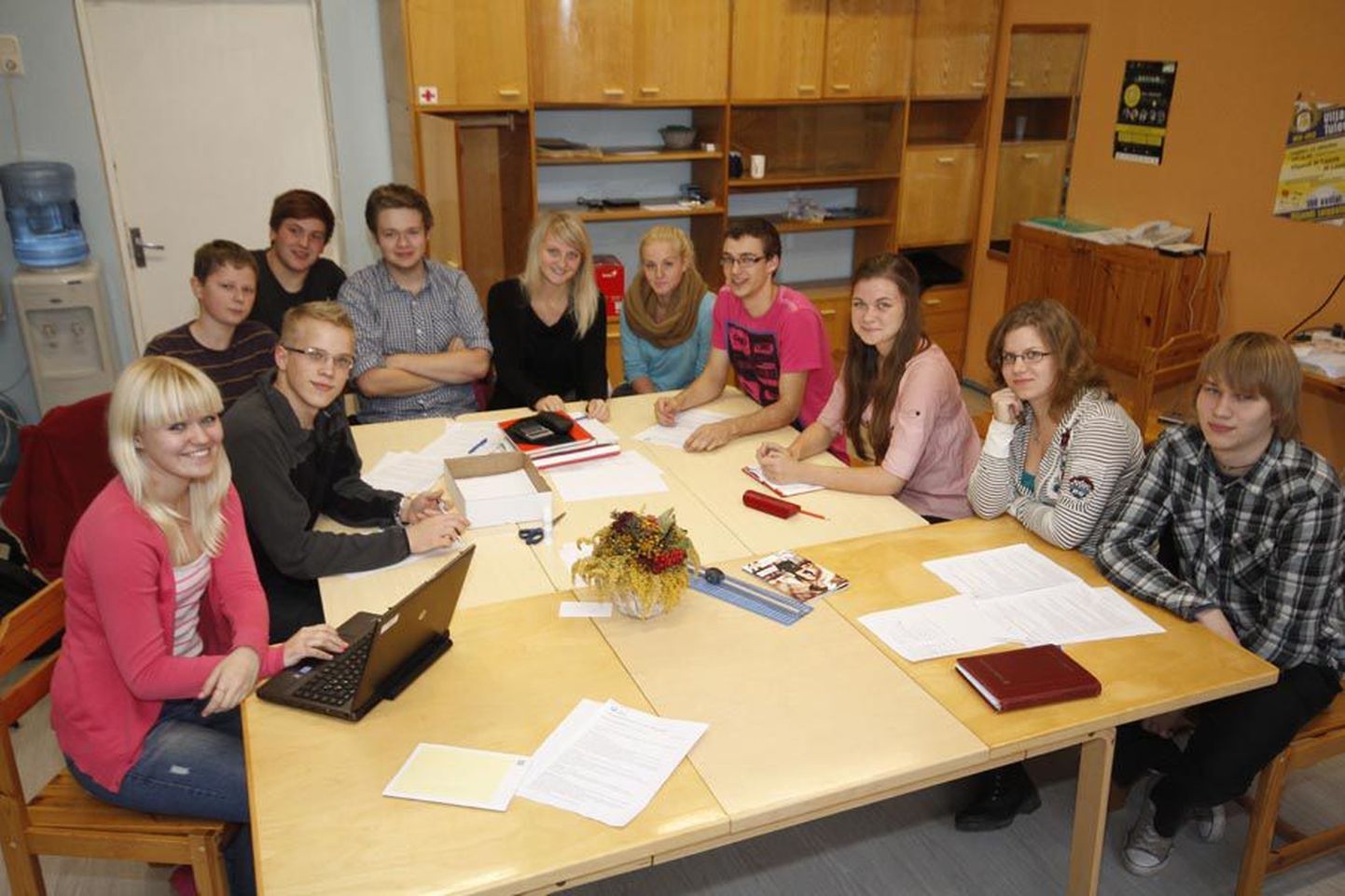 Viljandi gümnaasiumi esimene õpilasesindus pidas esimese koosoleku üleeile.