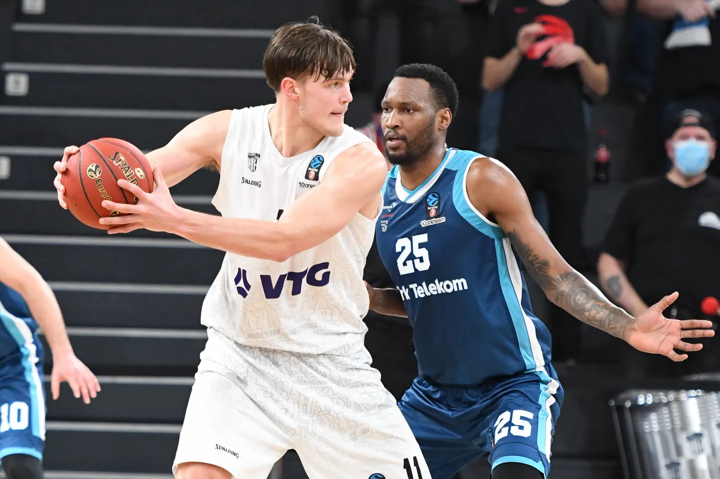 Palliga on Maik-Kalev Kotsar.
