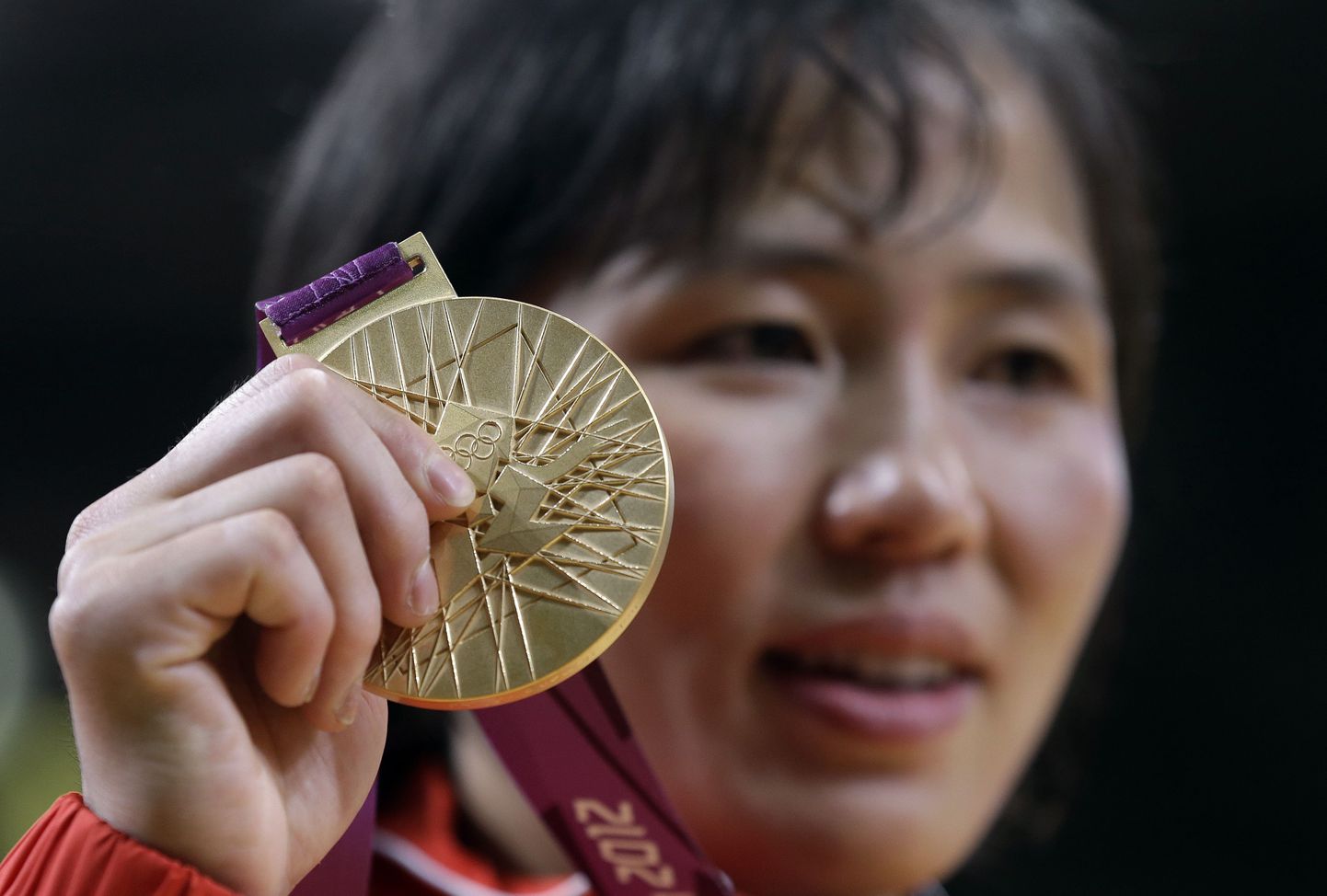 Põhja-Korea judoka An Kum Ae kuldmedaliga.
