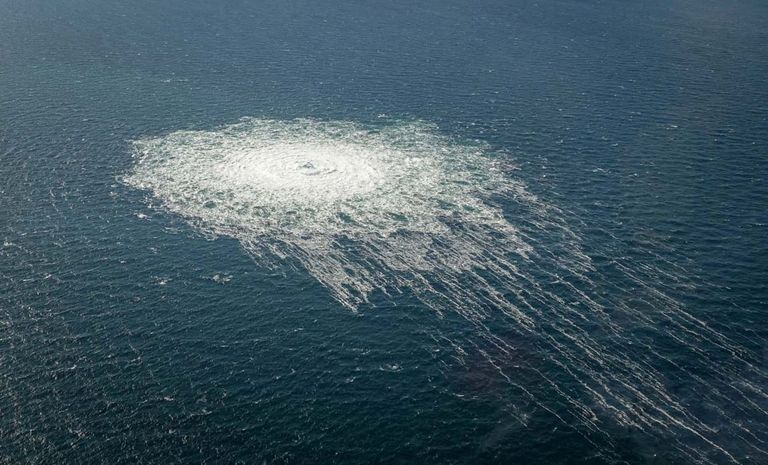 Выход газа на из разрушенного газопровода «Северный поток — 2» на поверхности Балтийского моря образовал пятно диаметром около километра