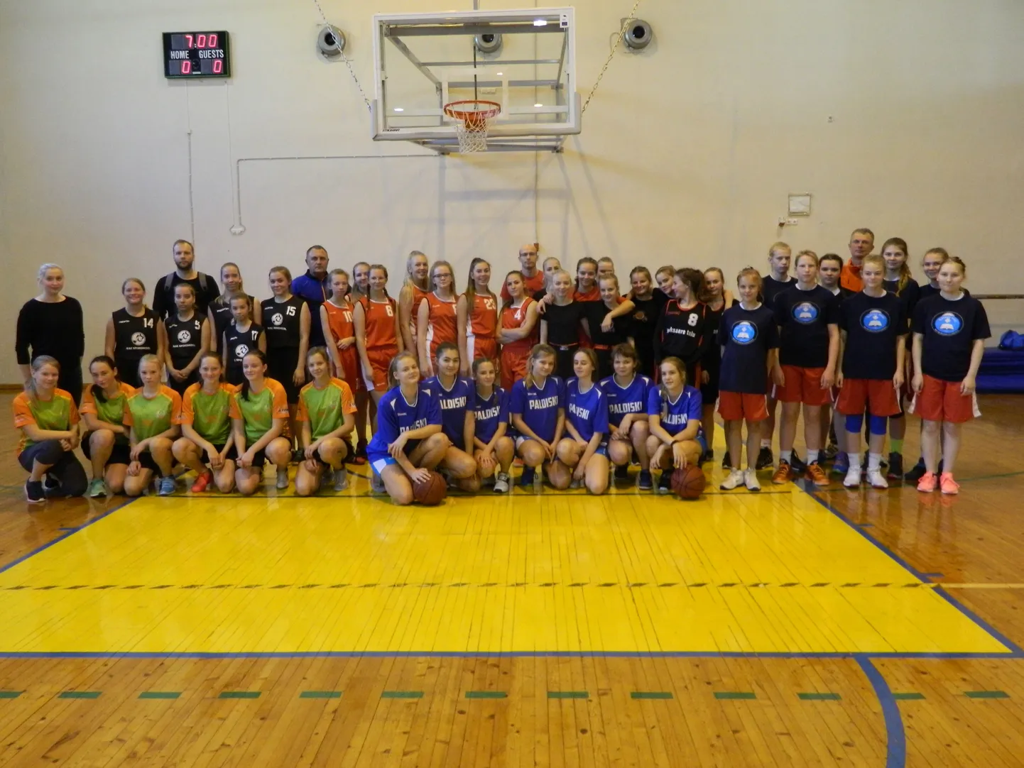 Oktoobris Kolga-Jaani koolis korraldatud tütarlaste korvpalliturniiril osales poolsada mängijat Eesti eri paigust.