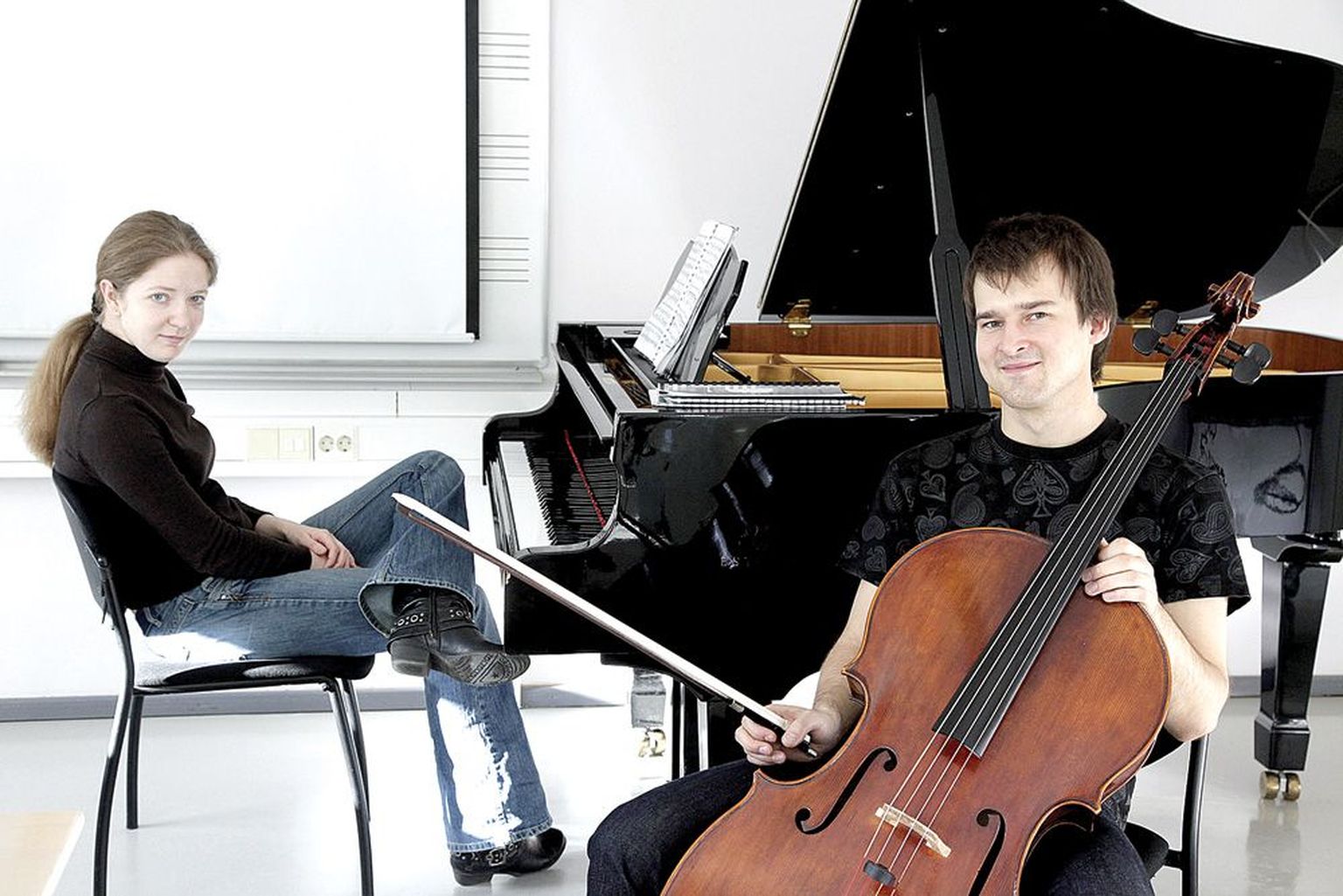 Enne eilset kontserti harjutasid Tatiana Chernichka ja Indrek Leivategija Eesti Muusika- ja Teatriakadeemias.