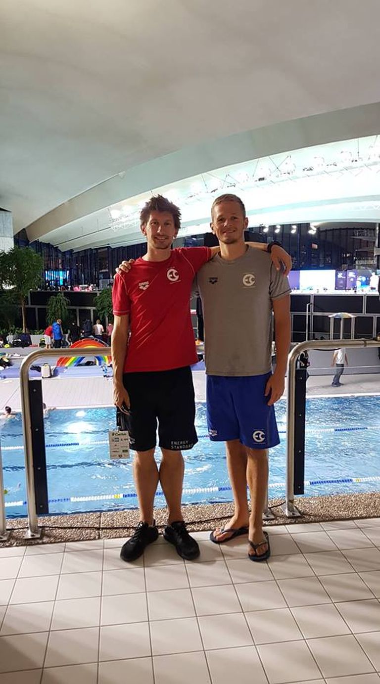 Kregor Zirk (paremal) koos kanadalasest treeneri Tom Rushtoniga Luksemburgis peetud võistlusel.