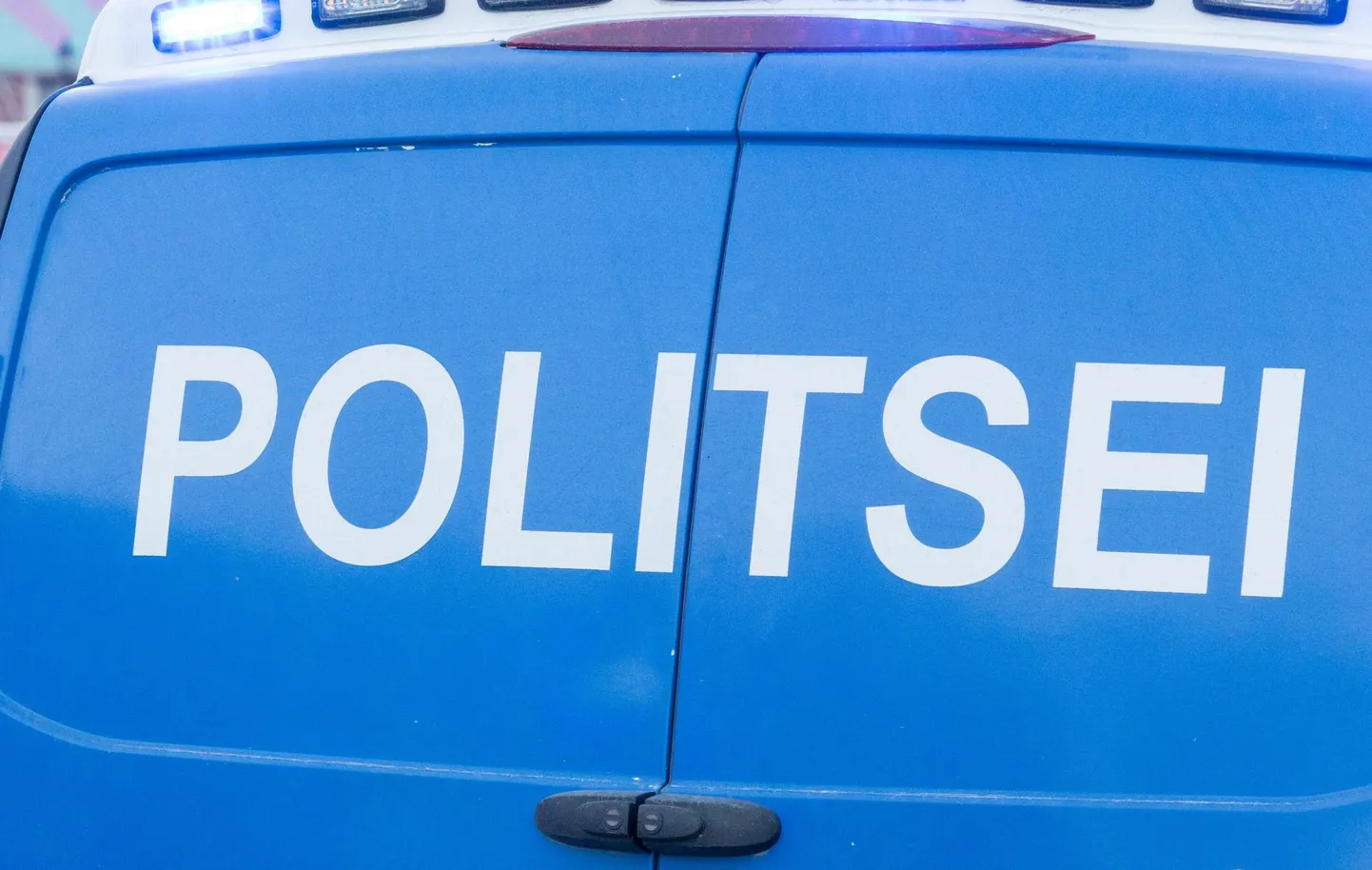 Saarde vallas sõitis eakas naine autoga teelt välja. Foto on illustreeriv.