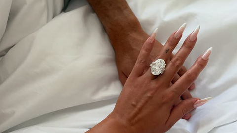 Eksperti novērtē Ronaldu līgavas iespaidīgā gredzena cenu