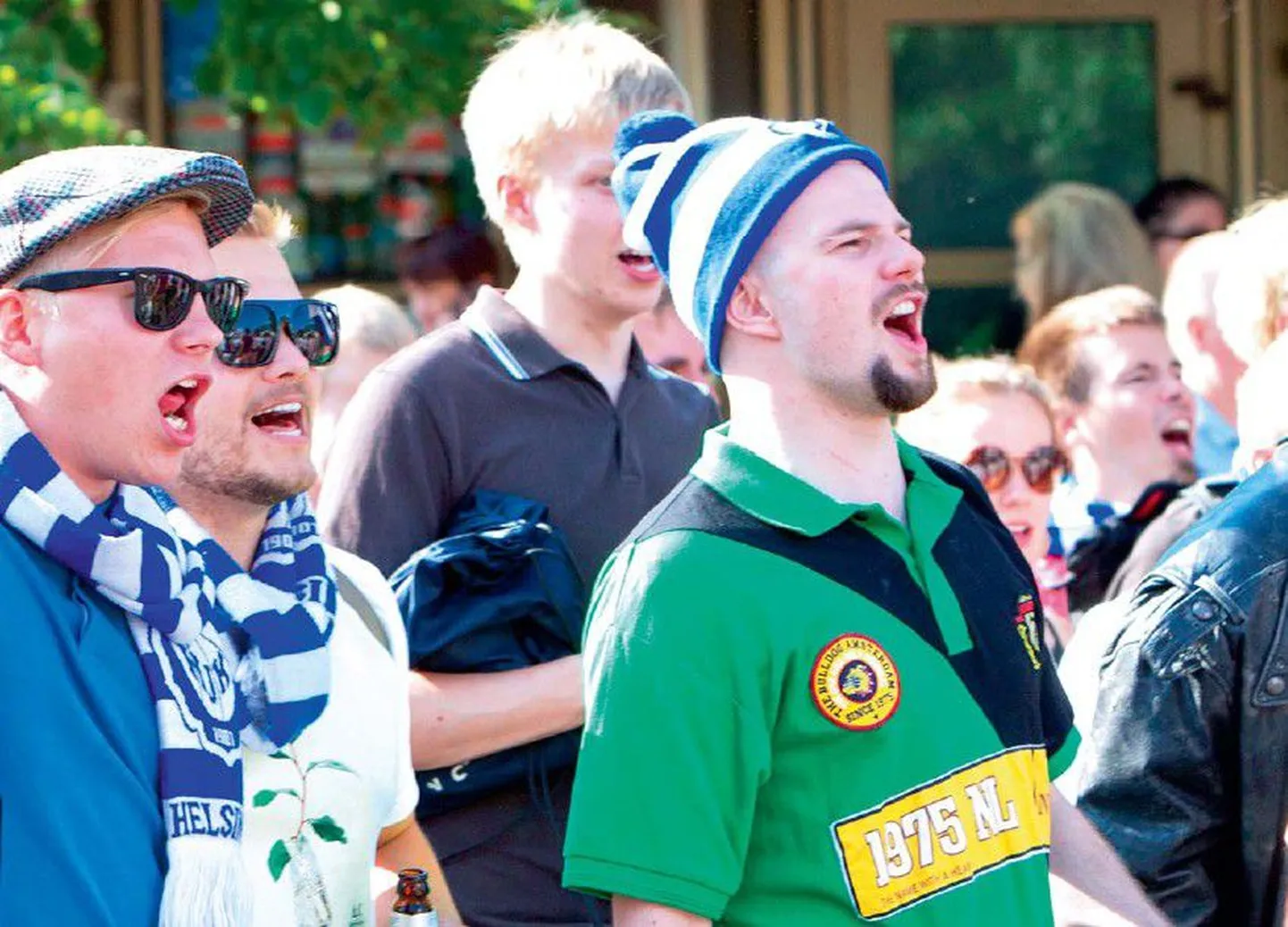 Soome jalgpallifännid Tallinnas. Soome valmistub kärpima sotsiaaltoetusi, ka palgasaajatel tuleb arvestada mitme aastaga, mil sissetulekud ei tõuse.