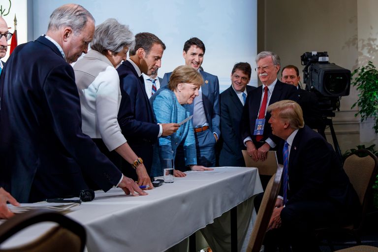 G7 riikide juhtide kohtumine Kanadas, keskel Saksa kantsler Angela Merkel ja USA president Donald Trump