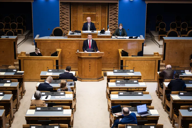 Парламент обсуждает изменения в Конституции, касающиеся права голоса. 26 марта 2025 года.