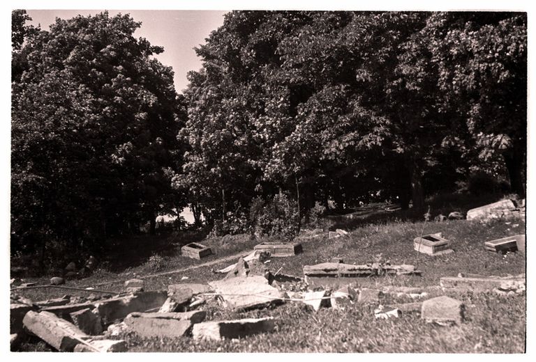 Католическое кладбище уничтожили в 1955 году.