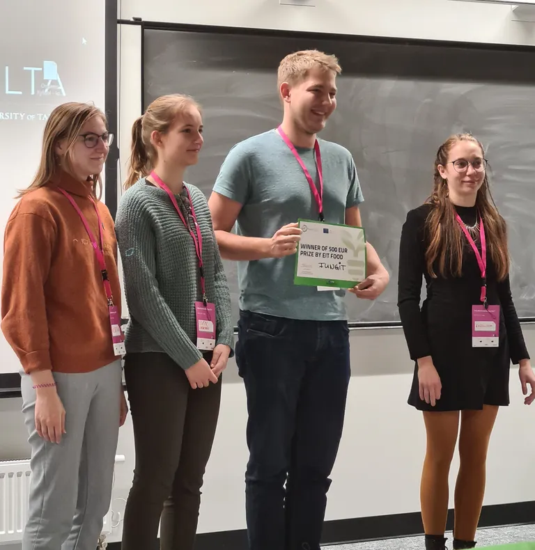 Tiim Fungit! Valentina Rukins, Elen Laaneväli, Robin Gielen ja Karolina Gawliková.