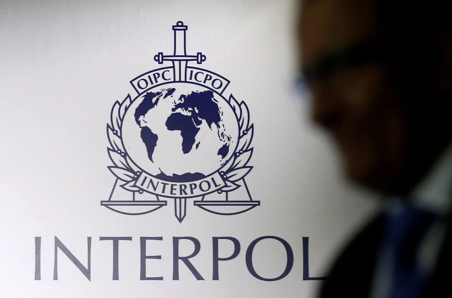 Interpol. Pilt on illustreeriv.