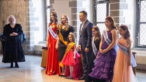 ФОТО И ВИДЕО ⟩ В сердце Таллинна вручили короны титулованным принцессам фестиваля Balt Prix: «Я не ожидала, что смогу выиграть!»