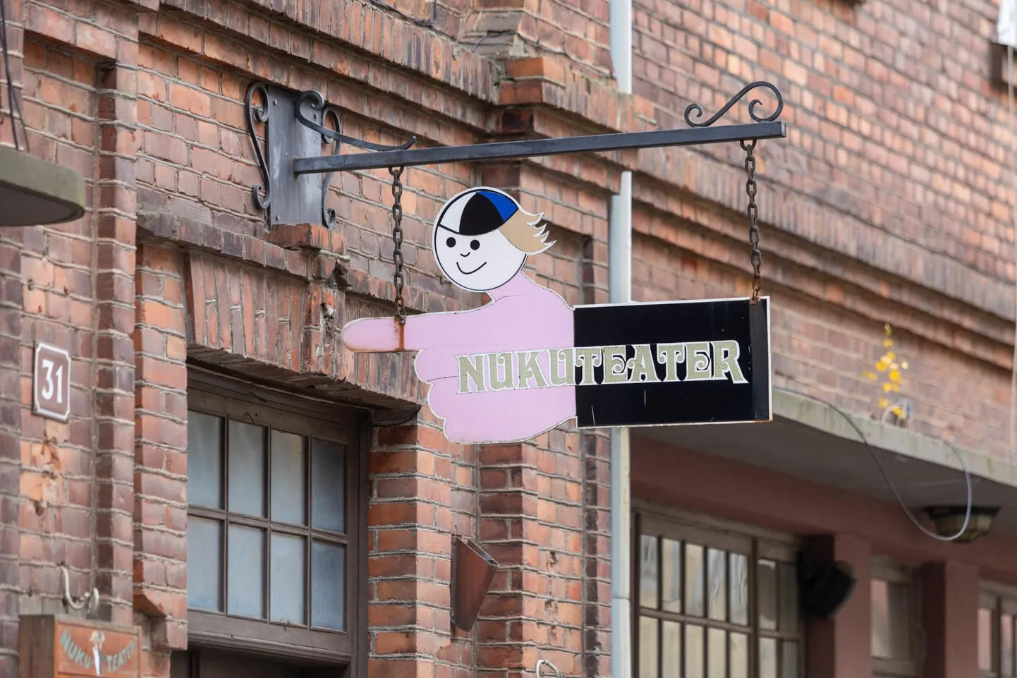 Detsembrikuu etendused on Viljandi nukuteatris suuresti välja müüdud. Direktor Altmar Loorise kinnitusel läheb teatril praegu hästi ning tulevikku vaatab ta enesekindlalt.