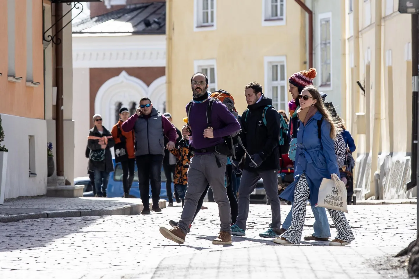 17.04.2022 Tallinn Turistid vanalinnas.