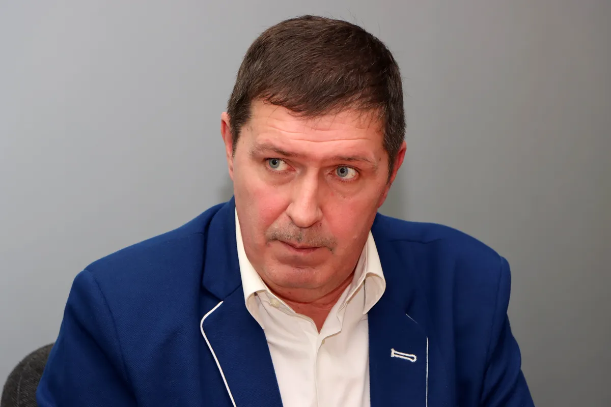 Депутат Дмитрий Летт не только сам старается быть в курсе всех городских событий, но и как можно более подробно донести информацию до избирателей.