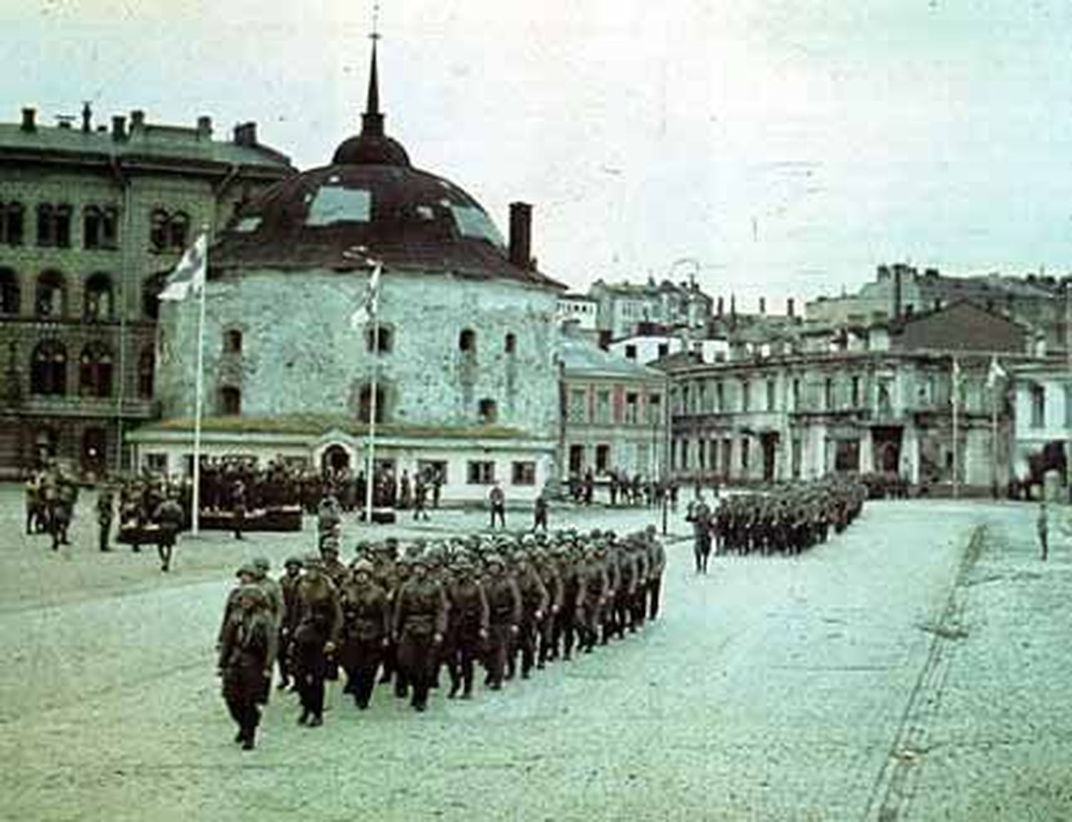 Soome sõjaväe paraad Viiburi linna tagasivallutamise järel 1941. aastal.