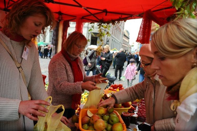 На ярмарку везут урожаи и изделия ремесленников со всей Латвии 