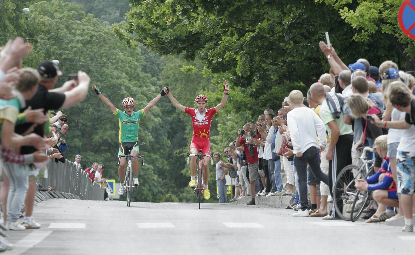 Nädalavahetusel peeti Viljandimaal jalgrattaspordi meistrivõistlusi. Rein Taaramäe (punases) pälvis kuldmedali.